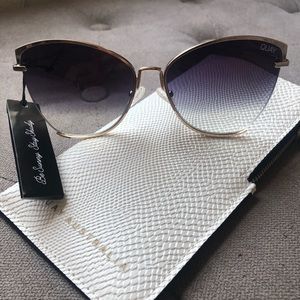 Quay Sunglasss Dusk To Dawn